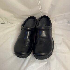Merrell Encore Nova clogs, in smooth black leather, size 6.5 M
